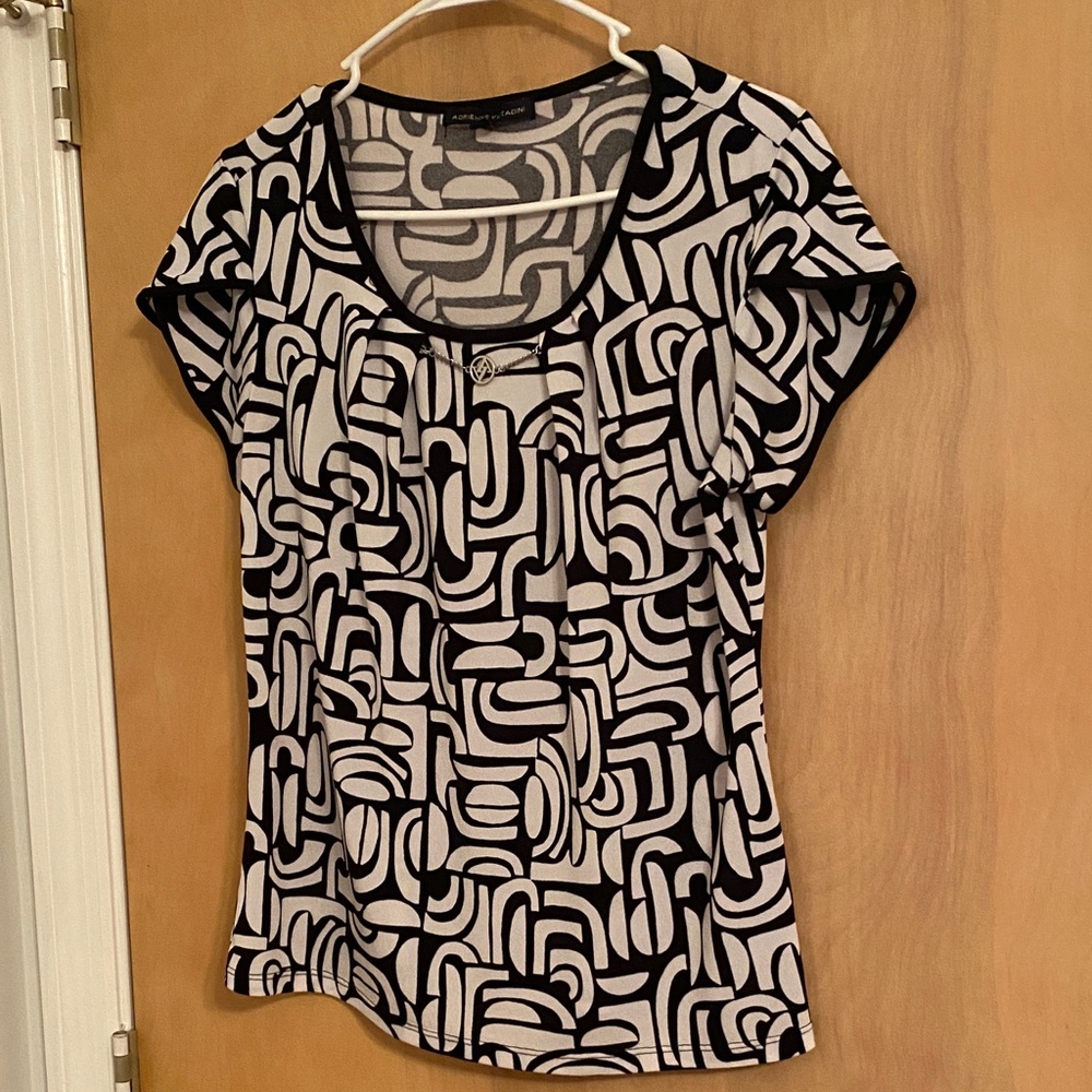 Adrienne Vittadini Women’s Short sleeve black and white top- Small